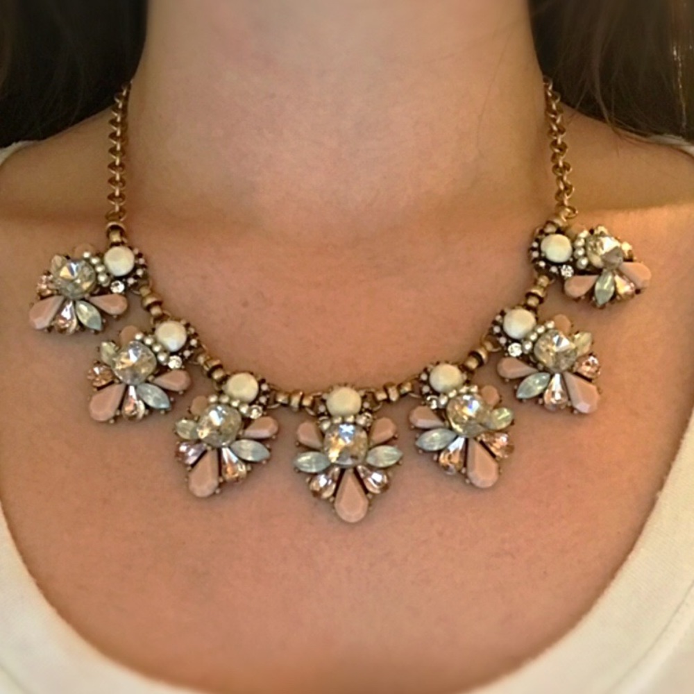 NWOT Francesca’s statement necklace